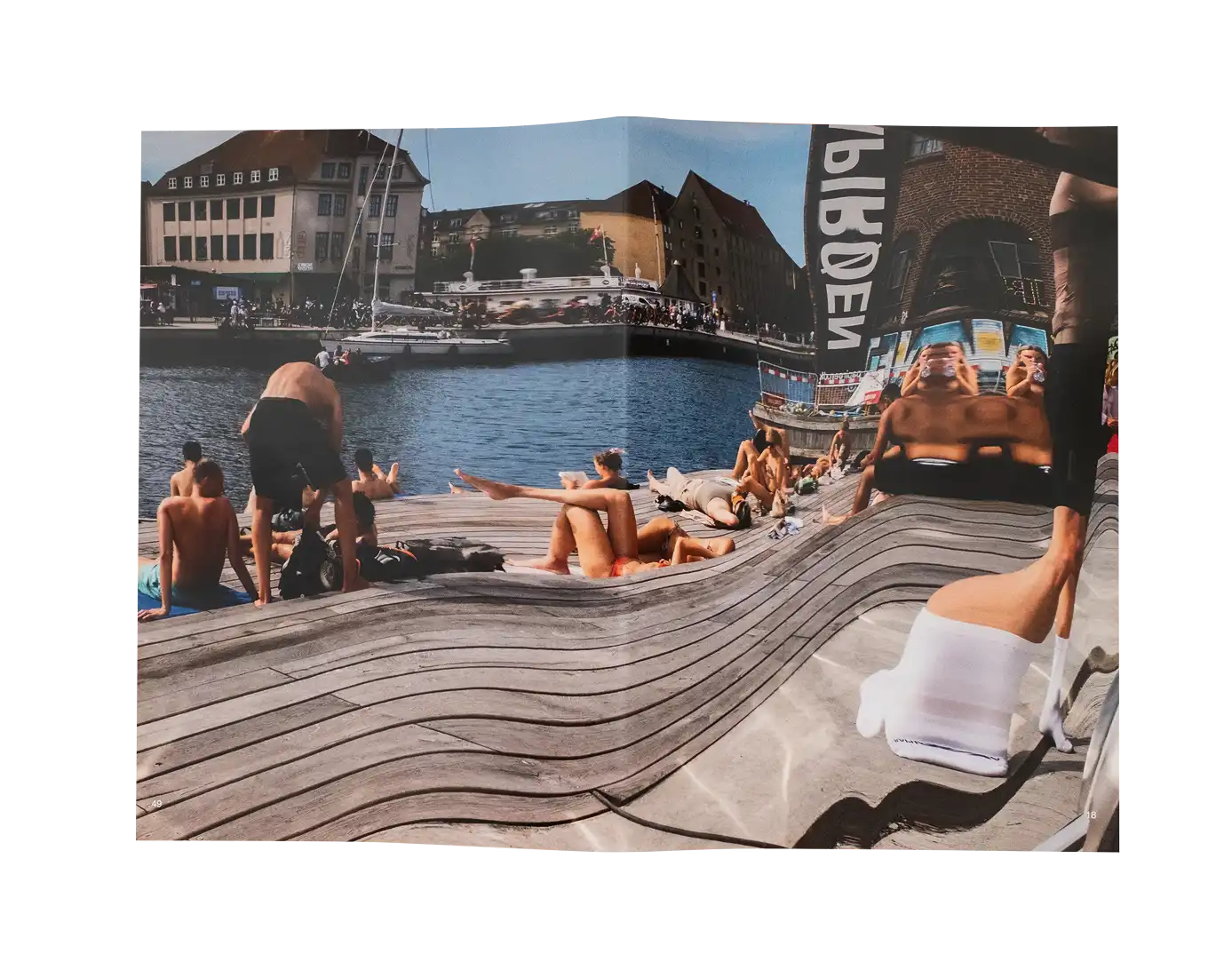 Shop > Dérive - Matthieu Laporte - Photographe & designer visuel - Matthieu Laporte développe une pratique indépendante à la croisée du design graphique, de l’image et de la narration visuelle.