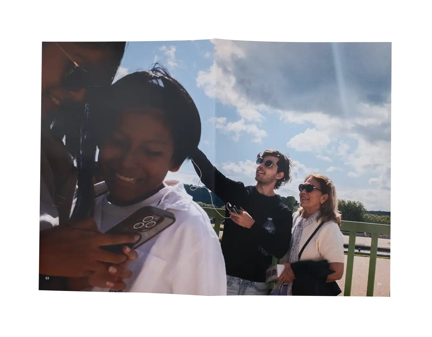 Shop > Dérive - Matthieu Laporte - Photographe & designer visuel - Matthieu Laporte développe une pratique indépendante à la croisée du design graphique, de l’image et de la narration visuelle.