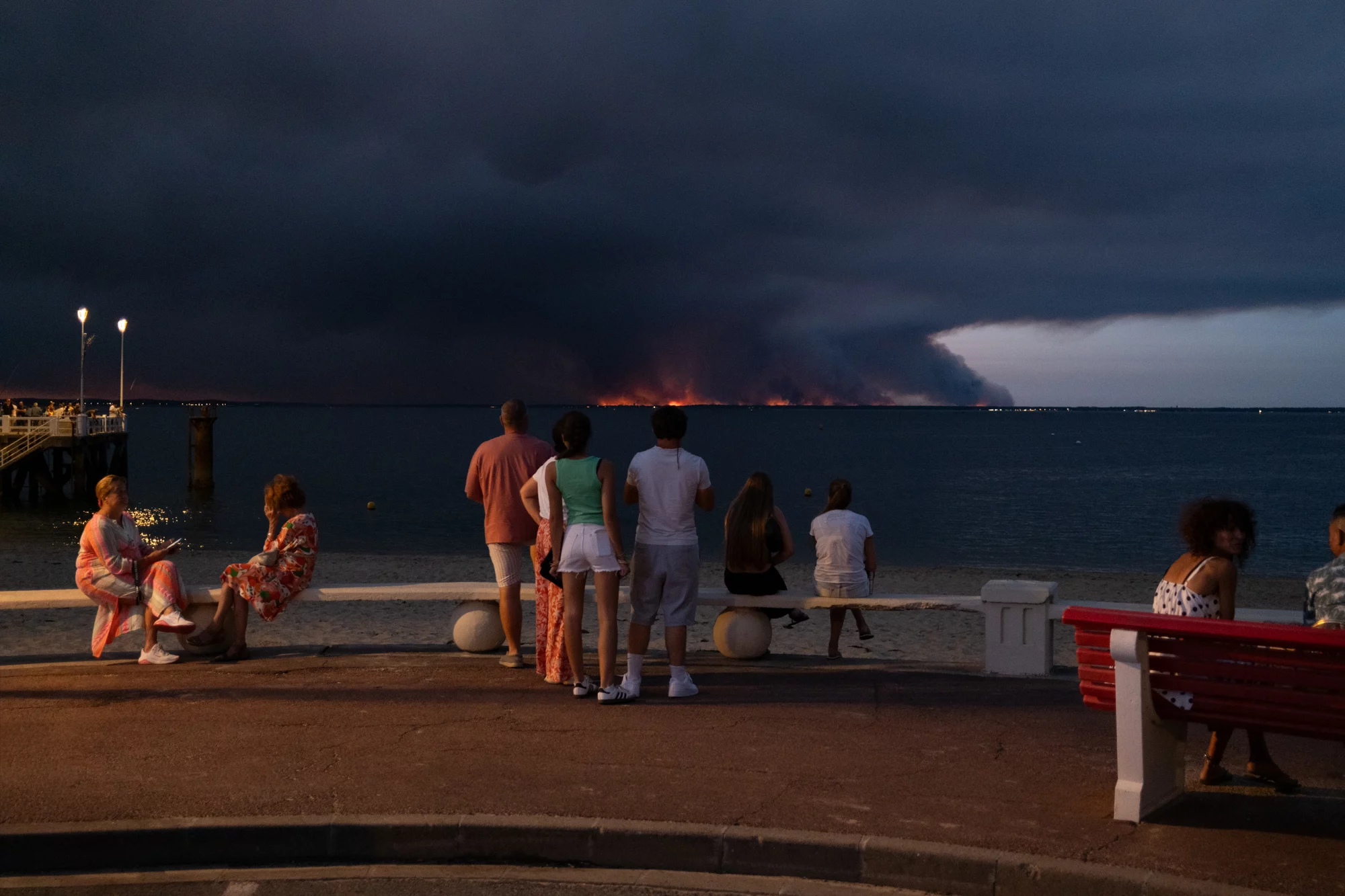 Feux de forêt autour du bassin d&rsquo;Arcachon Jeudi 23 juillet 2026 - Vue des feux de forêts depuis les plages d'Arcachon